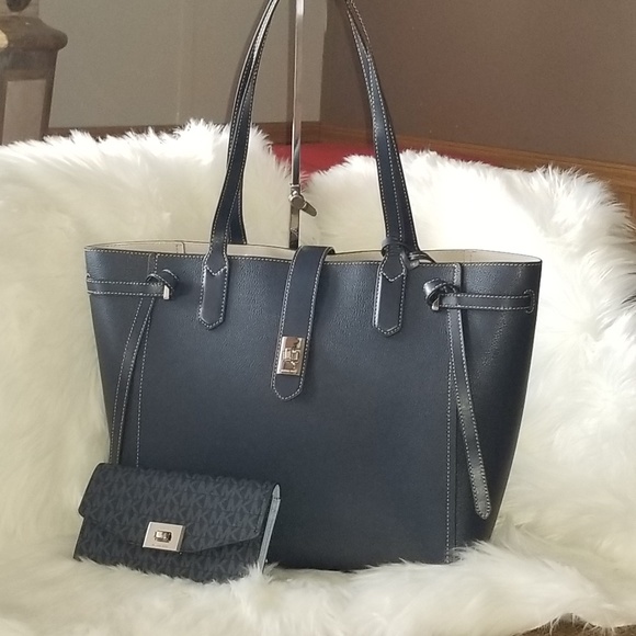 Michael Kors Handbags - 🌀MICHAEL KORS LG TOTE BAG INCLUDING WALLET🌀